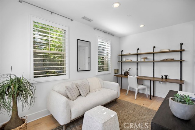 MLS #OC25251413 image #37