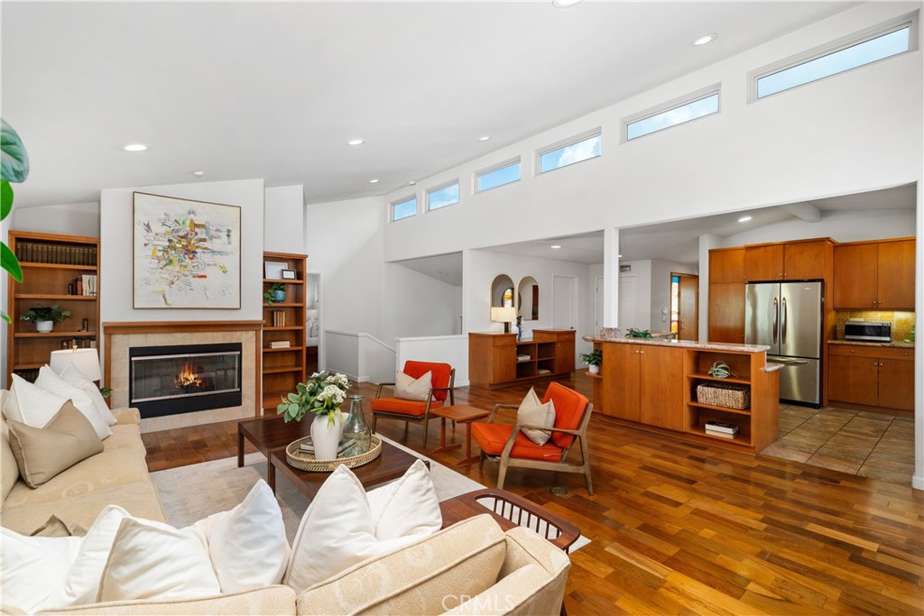 MLS #OC25251511 image #1