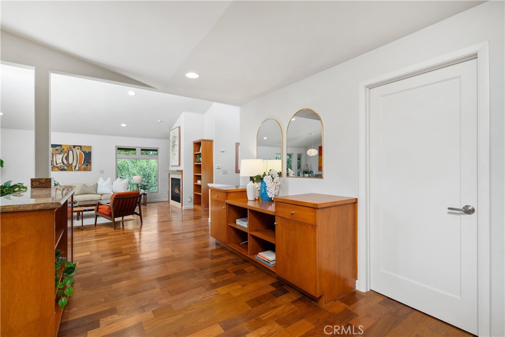 MLS #OC25251511 image #3