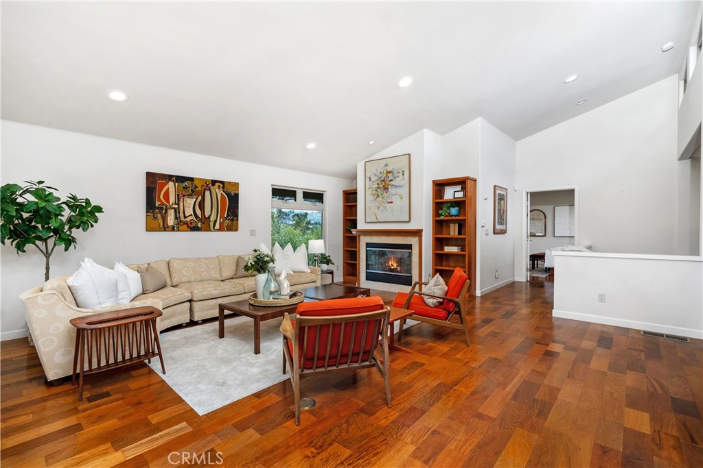 MLS #OC25251511 image #5