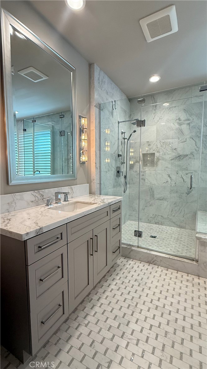 MLS #OC25251611 image #10