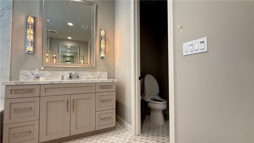 MLS #OC25251611 image #9