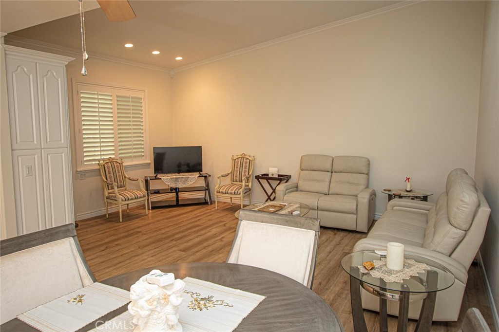 MLS #OC25251618 image #4