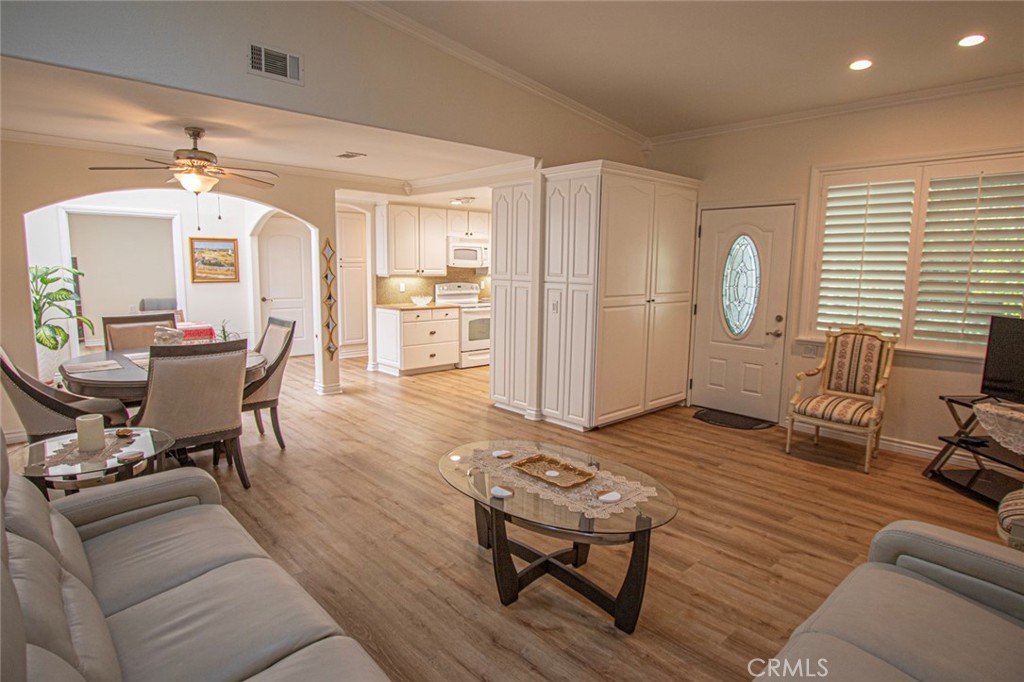 MLS #OC25251618 image #6