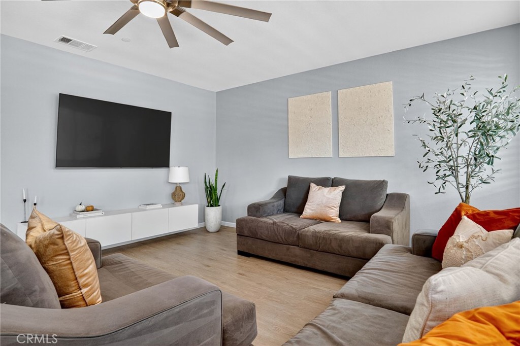 MLS #OC25251641 image #10