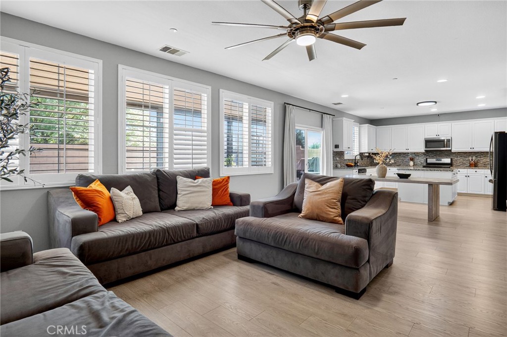 MLS #OC25251641 image #8