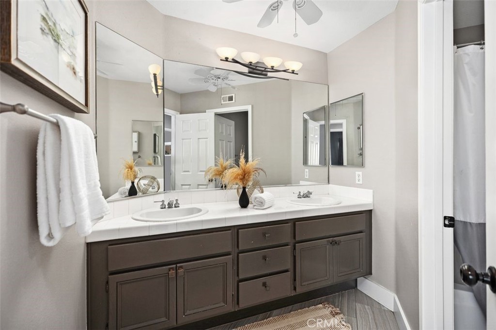 MLS #OC25251654 image #25