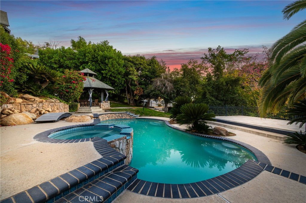 MLS #OC25251689 image #1