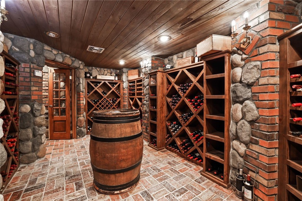 MLS #OC25251689 image #9