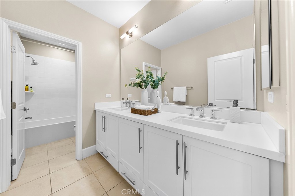 MLS #OC25251757 image #49