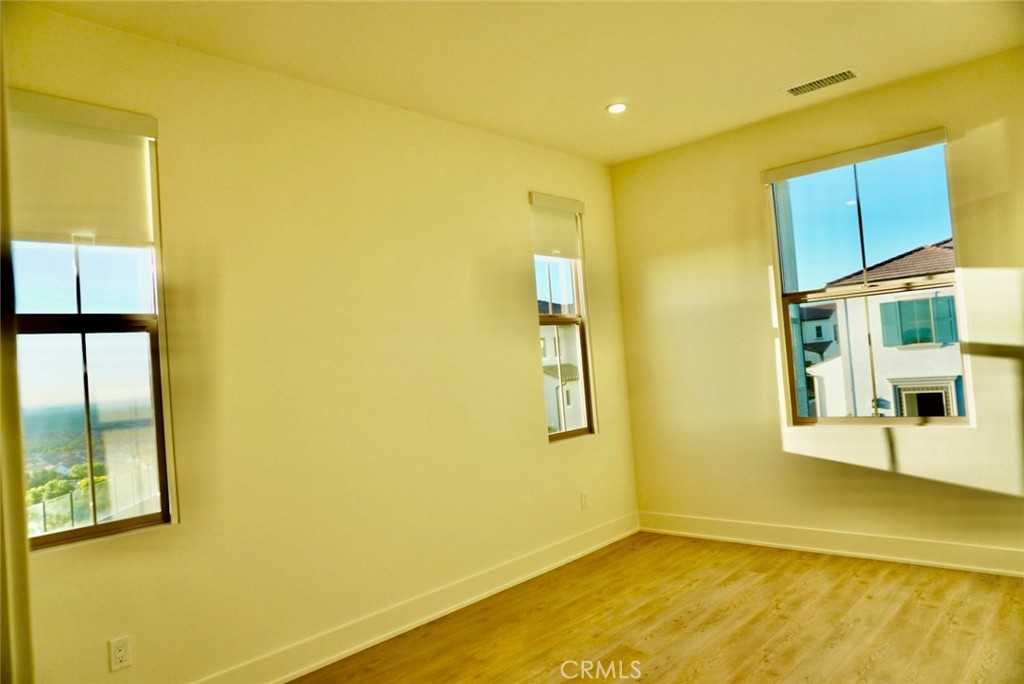 MLS #OC25251799 image #15