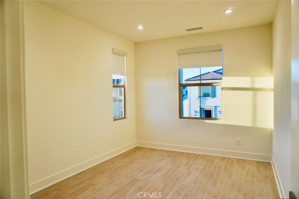 MLS #OC25251799 image #16