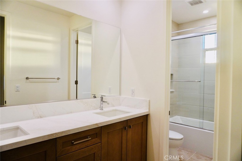 MLS #OC25251799 image #17