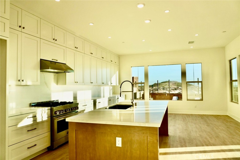 MLS #OC25251799 image #2