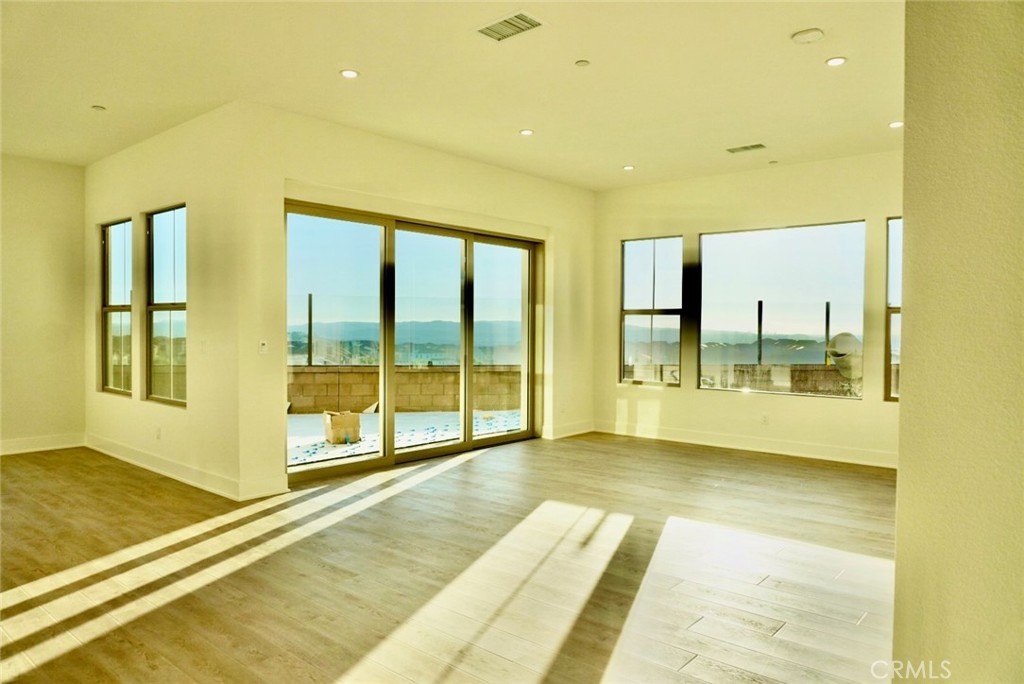 MLS #OC25251799 image #6