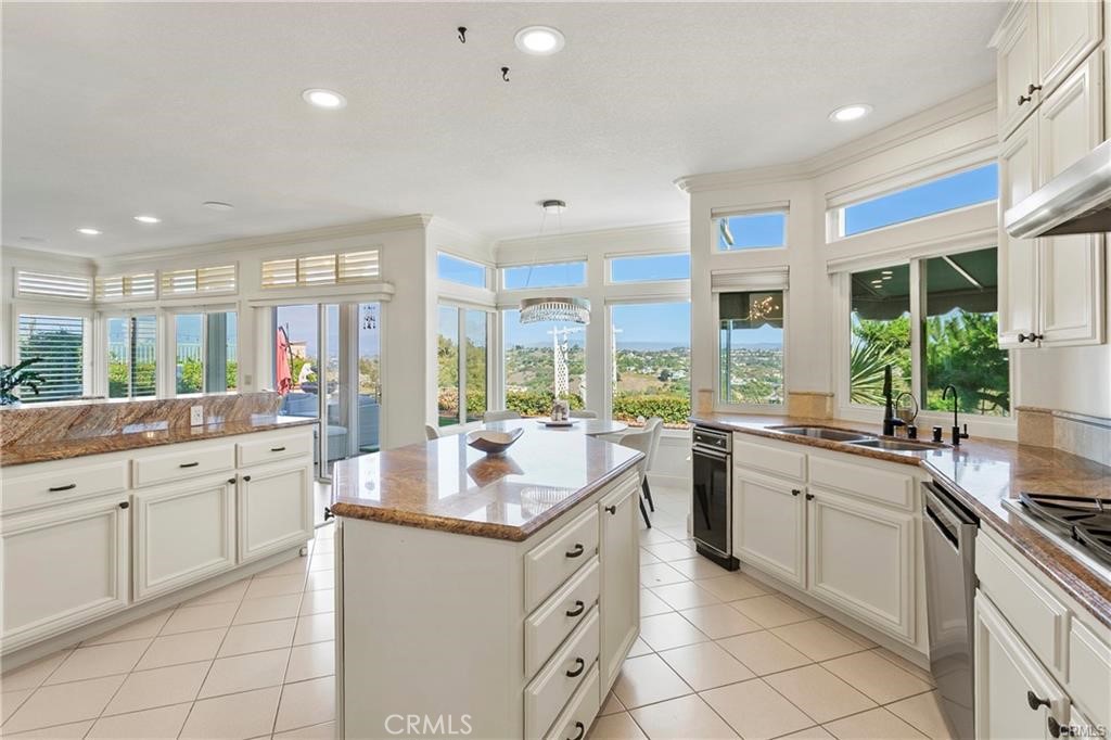 MLS #OC25251865 image #12