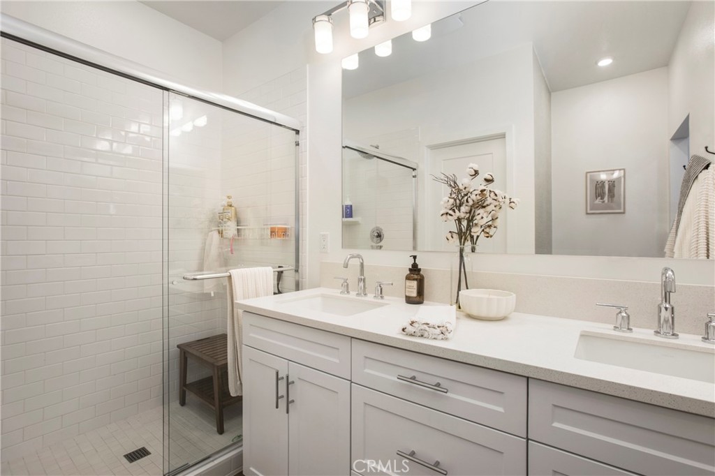 MLS #OC25251886 image #10