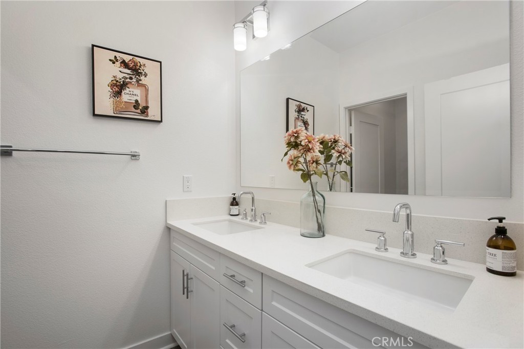 MLS #OC25251886 image #13