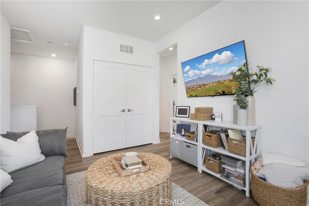 MLS #OC25251886 image #15