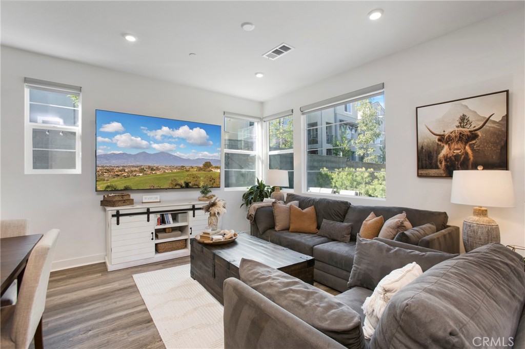 MLS #OC25251886 image #2