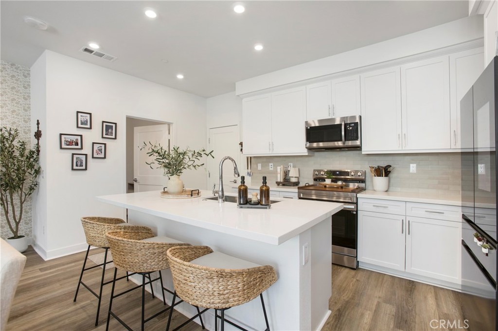 MLS #OC25251886 image #5