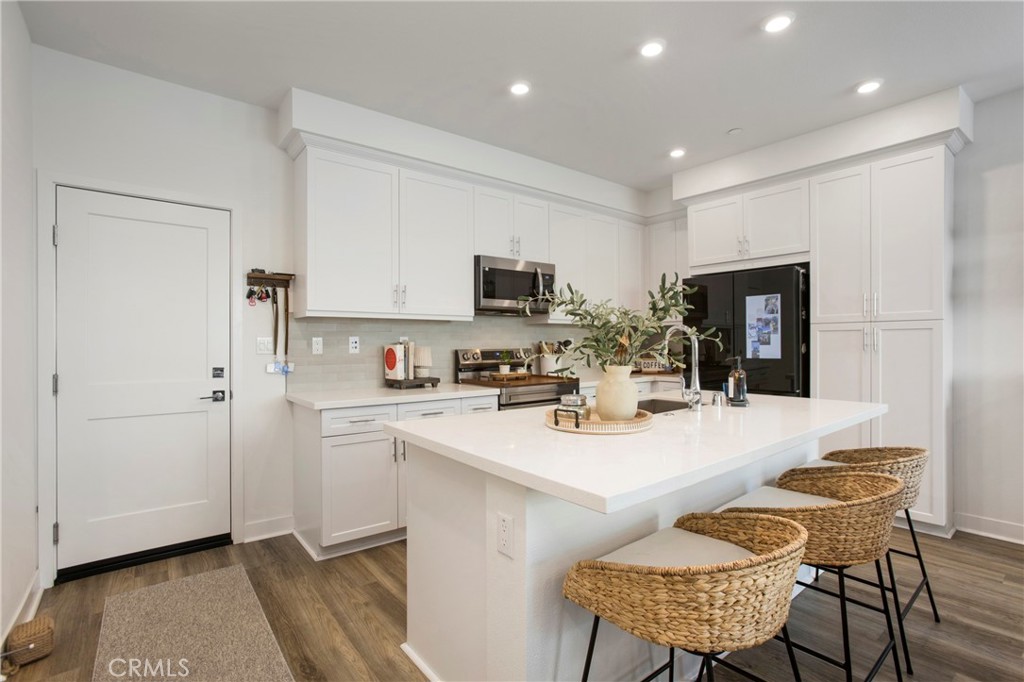 MLS #OC25251886 image #6