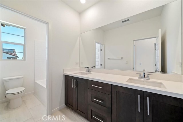 MLS #OC25251943 image #10