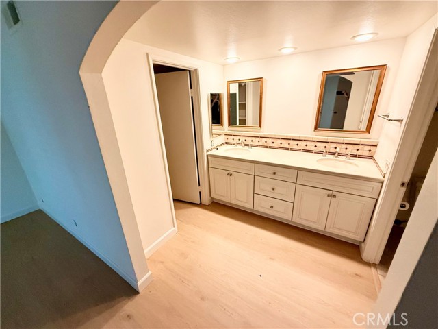 MLS #OC25251987 image #9