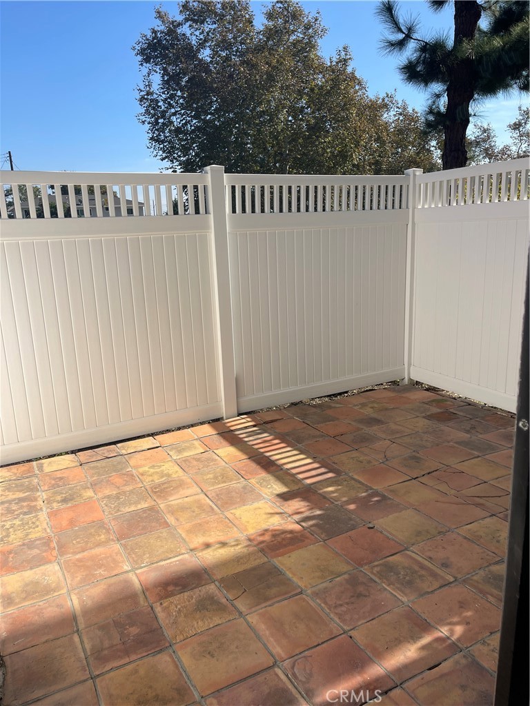 MLS #OC25252028 image #2