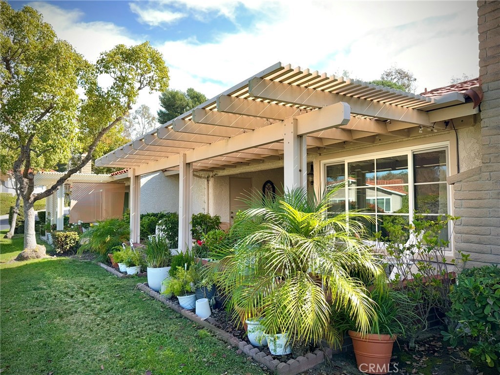 MLS #OC25252032 image #24