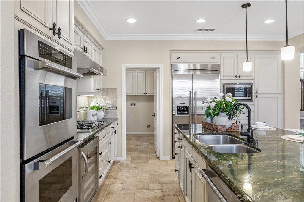 MLS #OC25252072 image #10