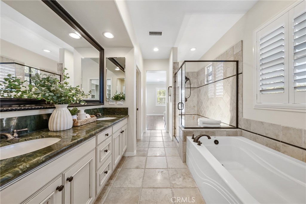 MLS #OC25252072 image #16