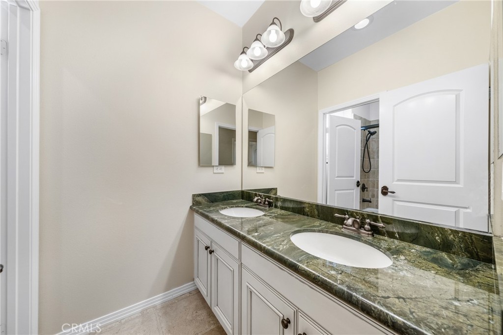 MLS #OC25252072 image #25