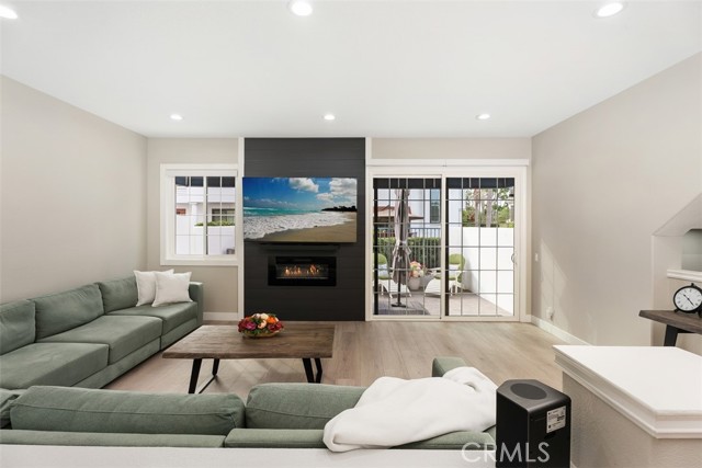 MLS #OC25252094 image #1