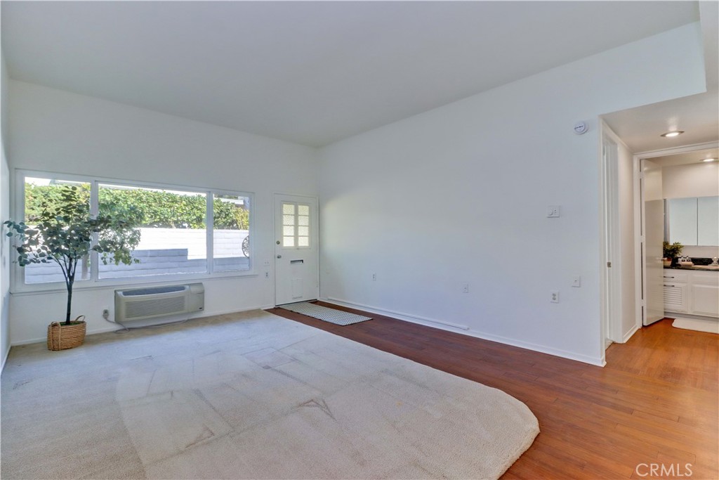 MLS #OC25252101 image #10