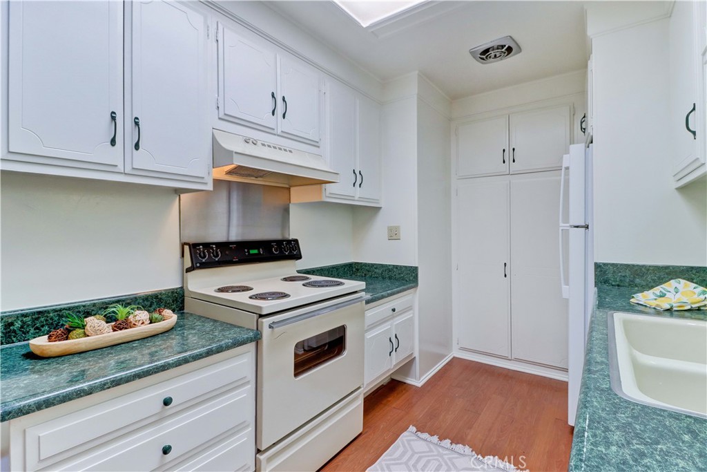 MLS #OC25252101 image #15