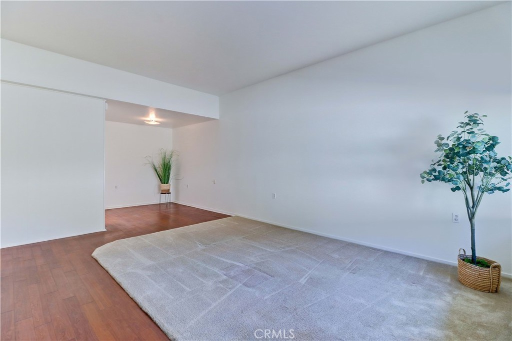 MLS #OC25252101 image #8