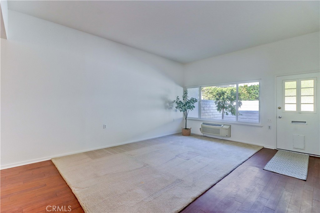 MLS #OC25252101 image #9