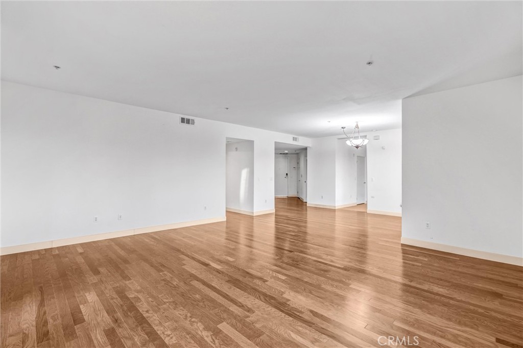 MLS #OC25252125 image #4