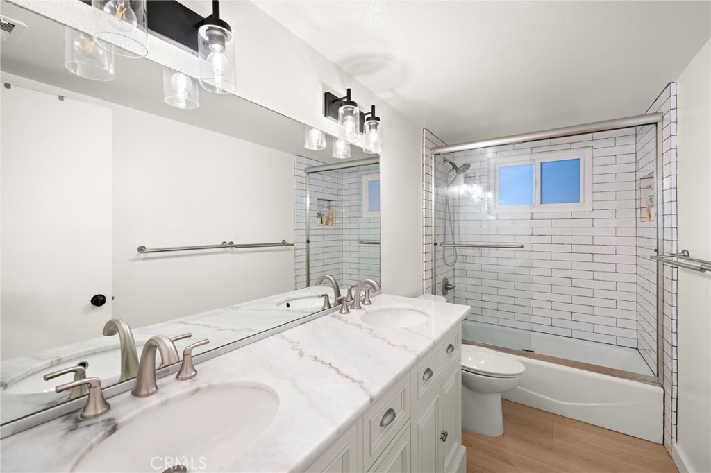 MLS #OC25252153 image #17