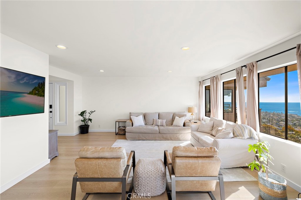 MLS #OC25252153 image #2