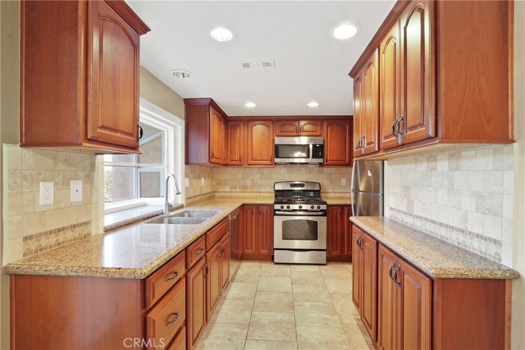 MLS #OC25252160 image #3