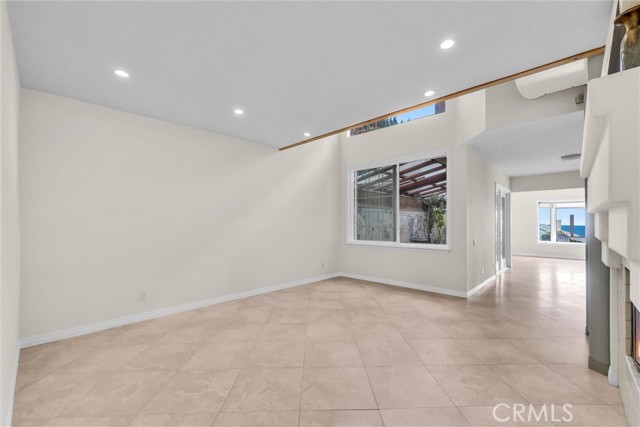 MLS #OC25252193 image #23