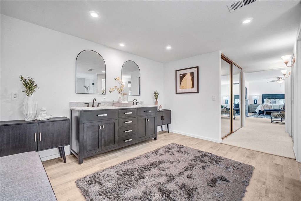 MLS #OC25252197 image #24