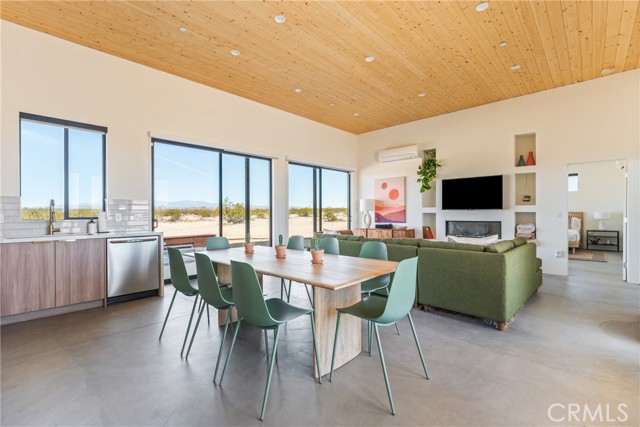 MLS #OC25252213 image #10