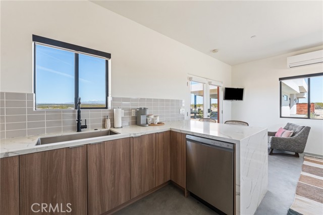 MLS #OC25252213 image #21