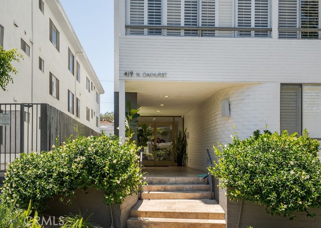 MLS #OC25252217 image #1