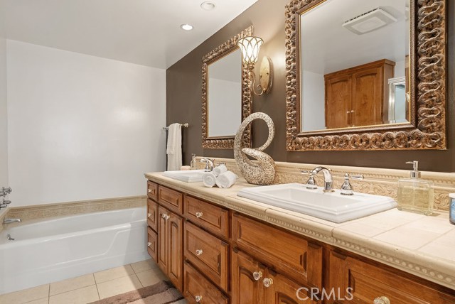 MLS #OC25252217 image #19