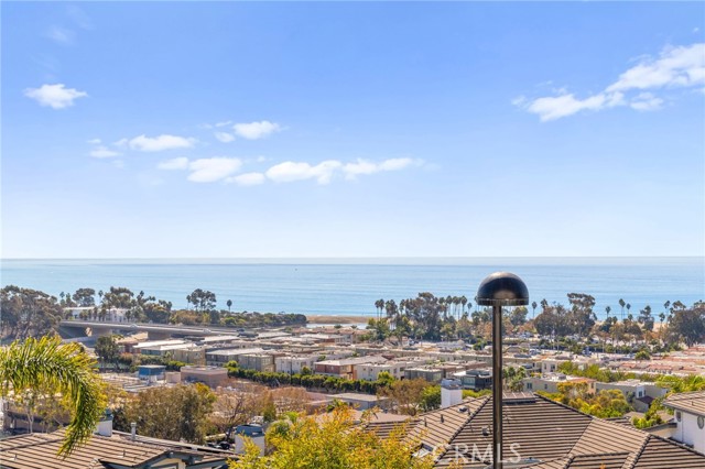 MLS #OC25252251 image #1