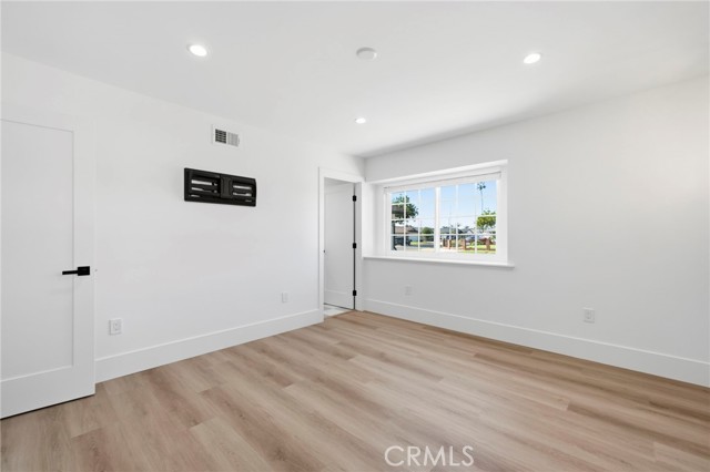 MLS #OC25252254 image #10